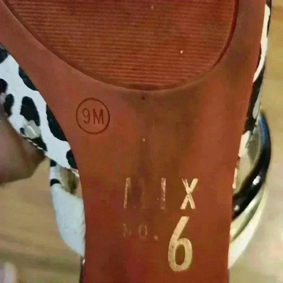 Mix No.6 animal print mule like shoe. Size 9. - Picture 4 of 7